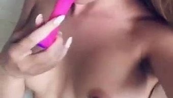 Mika Shirley'Nin Mastürbasyon Becerileri Erotik Bir Videoda Sergileniyor