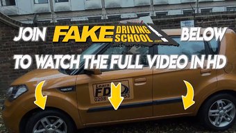Göğüslü Sarışın, Sürüş Okulu Videosunda Büyük Siyah Bir Yarrağın Tadını Çıkarıyor