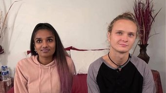 Umutsuz Amatörler Alisha Adams Ve Arkadaşı Sertçe Sikerken Inliyorlar.