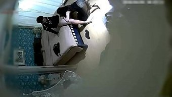 Sevimli Asyalı Genç Web Kamerasında Güzel Vücudunu Sergiliyor