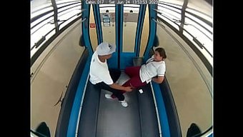 Publicio'Nun Kamerası, Çiftin Guayaquil Teleferiğine Olan Tutkusunu Yakalıyor