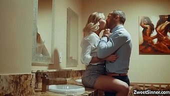 Jessa Rhodes'Un Sıcak Banyo Karşılaşmasında Derin Boğaz Becerileri Tam Olarak Sergileniyor