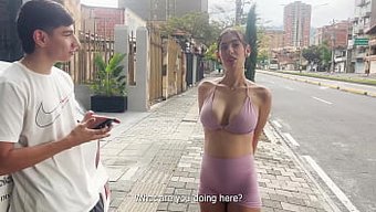 Esteban Gamboa, Alicia Trece'Den Hayatının En Iyi Derin Boğaz Işini Alıyor.