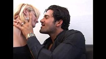 Italyan Porno Yıldızı Ferdinando Vitale Ve Genç Sarışın Bebek Sıcak Bir Buluşmada