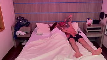 Latina Amatörün Vahşi Seks Macerası, Orgazmı Şaşırtıcı Bir Şekilde Artırıyor.