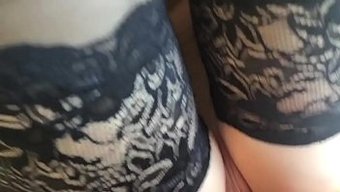 Rus Milf, Grup Seks Partisinde Sakso Çekiyor