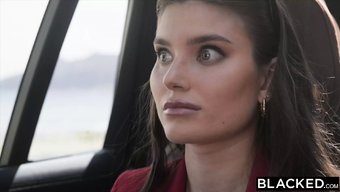 Stephany, Büyük Siyah Yarrağıyla Yoğun Oral Ve Anal Eylemle Grup Seksin Tadını Çıkarıyor