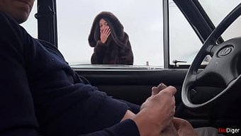 Katty West'In Halka Açık El Işi Inanılmaz Orgazmlara Yol Açıyor