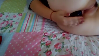 Rus Amatör Kız Dildo Ile Mastürbasyon Yapıyor