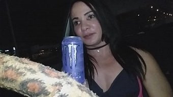 Latina Porno Yıldızının Alışveriş Çılgınlığı Beklenmedik Bir Karşılaşmaya Yol Açıyor