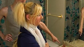 Genç, Kötü Davranışları Için Bir Oral Seksle Cezalandırılıyor