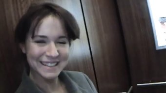 Amatör Genç Annabelle Lee Duş Alıp Mastürbasyon Yapmaktan Keyif Alıyor
