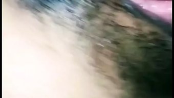 Doğal Büyük Göğüslü Hintli Bebek, Seksin Arkasından Ağzına Boşalıyor