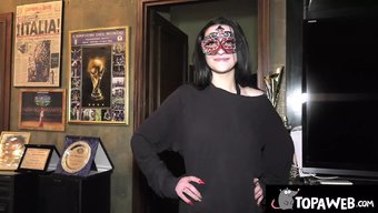 Italyan Öğrenci Ev Yapımı Videoda Sıkı Amını Yarraklarla Dolduruyor
