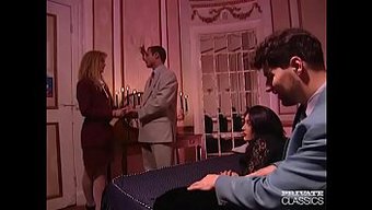 Sert Grup Anal Orgisinde Retro Bebekler