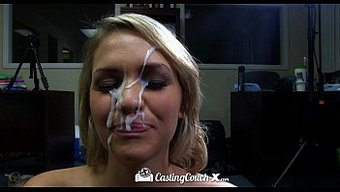 Tatlı Kız Mia Malkova, Seçme Koltuğunda Sikişiyor.