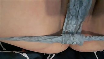 Güzel Bir Milf'In Traşlı Amının Zevkini Yaşayın