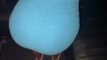 Kocam, Bir Salıncak Evindeki Sıcak Barda Bir Glory Hole Aracılığıyla Başka Bir Adamın Beni Tatmin Etmesine Izin Verdi
