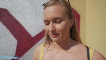 Kamu Görevlisi Stacy Cruz, Para Karşılığında Derin Boğaz Ve Fela Sunuyor