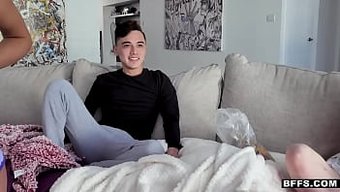 Amcıklar Ve Pijamalar - Zoe, Emma Ve Natalie Ile Sıcak Bir Üçlü
