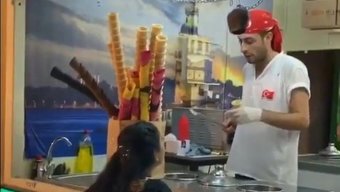 Büyük Doğal Göğüslere Sahip Olgun Macar Esmer