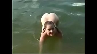 Rus Açık Hava Orgisinde Genç (18+) Grup Seks