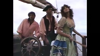 Klasik Vintage Porno, Azgın Bir Yurt Odası Buluşmasını Içeriyor