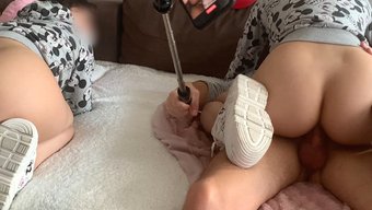 Genç Öğrenci, Üvey Kız Kardeşleri Tarafından Amını Ve Sıkı Poposunu Siktiriyor