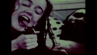 Irklararası Anal Karşılaşmaları Içeren Eski Erotik Film