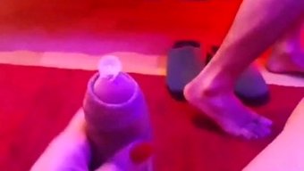 Amatör Alt Çocuk, Büyük Bir Yarrağı Olan Bir Shemale Tarafından Sert Bir Şekilde Beceriliyor