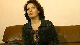 Olgun Fransız Kadın, Kıllı Amını Azgın Bir Adam Tarafından Beceriyor