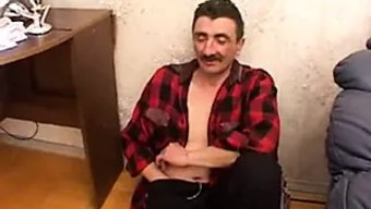 Üvey Kızı Babası Tarafından Beceriliyor
