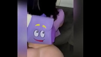 Bu Sıcak Videoda Sıcak Bir Latinin Yaramaz Olduğunu Izleyin