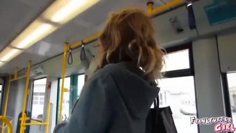 Alman Kızlar Tramvayda Halka Açıkta Mastürbasyon Yapıyorlar