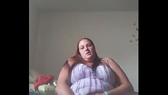 Nebraska Milf, Seks Oyuncaklarıyla Solo Bir Seansın Tadını Çıkarıyor
