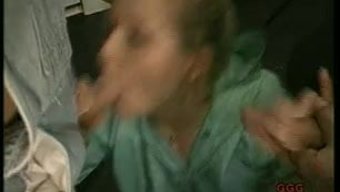 40'Lı Ve 50'Li Yaşlarındaki Olgun Kadınlar Oral Ve Anal Zevklerin Tadını Çıkarıyorlar