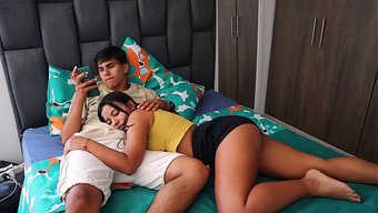 Arkadaşıma Eşlik Etmeye Geldim Ama Ona Oral Yapmaya Başladım.