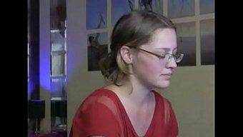 Genç (18+) Öğretmen Ilk Kez Bir Kamera Ile Paylaşıyor