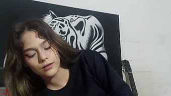 Minyon Üvey Kız Kardeşim H.L. Ile Sert Seks Yapıyorum Ve Içine Boşalıyorum.
