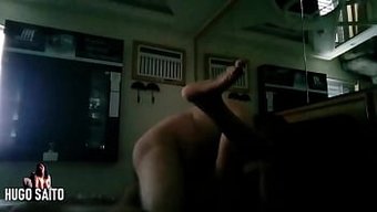 Ebony Karısı Kocasının Prangalarından Serbest Bırakılıyor