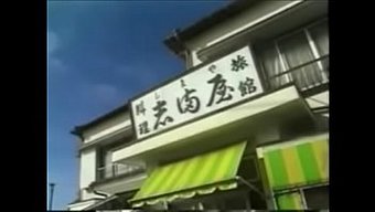 Karen Izumi, Retro Bir Videoda Klasik Irklararası Seksle Kendini Şımartıyor