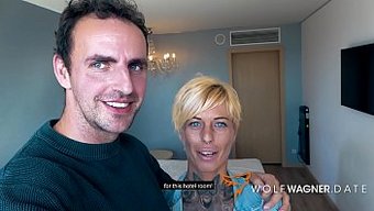 Ince Sarışın Vicky Hundt, Büyük Bir Yarrağın Amını Genişletiyor