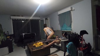 Esmer Milf Üvey Oğluna Sakso Çekip Sikini Sürüyor
