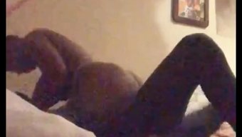Ebony Genç, Sert Bir Videoda Poposuna Boşalma Alıyor