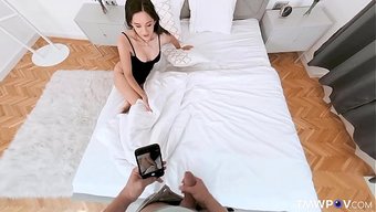 Beklenmedik Bir Misafir, Seksi Shrima Malati Ile Yatağa Girdi.
