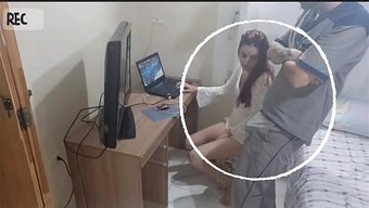 Ev Hanımı Iyice Azmış, Bakımcı Tarafından Fena Halde Beceriliyor.