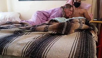 Amatör Çiftin Cfnm Blowjob'U Vahşi Ve Kirli Hale Geliyor