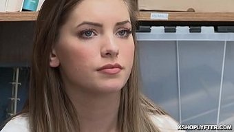 Genç Summer Brooks, Büyük Bir Yarak Tarafından Sert Bir Şekilde Beceriliyor