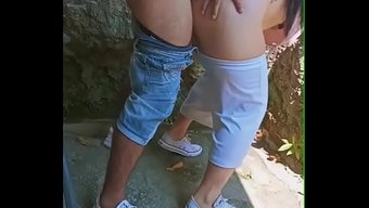 Terk Edilmiş Bir Evde Açık Hava Yeni Yıl Anal Seks