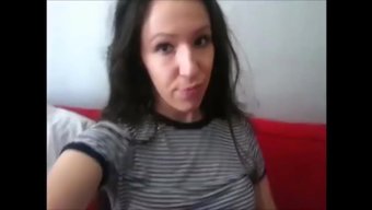 Laura Honey'In Dar Amcığı Seksi Bir Videoda Sergileniyor